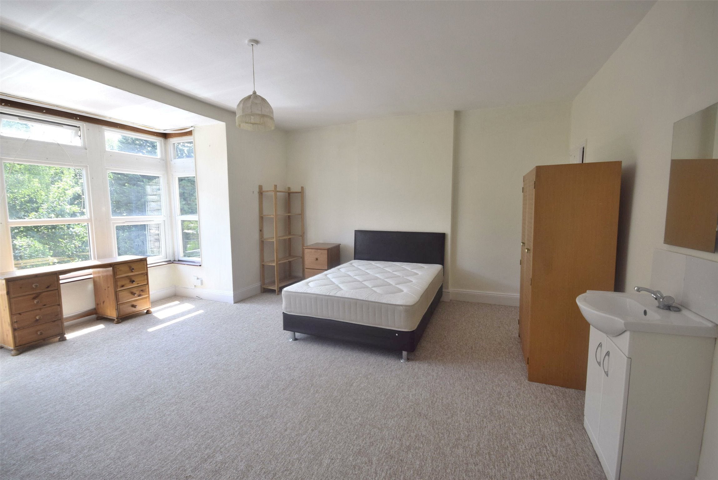 Flat Priory Road in Keynsham