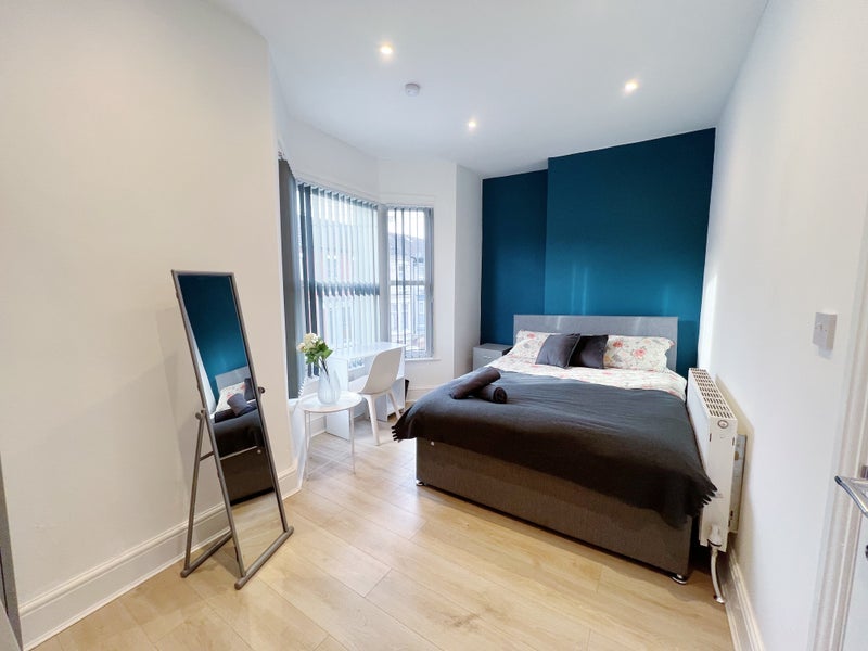 Room Newcombe Street in Liverpool