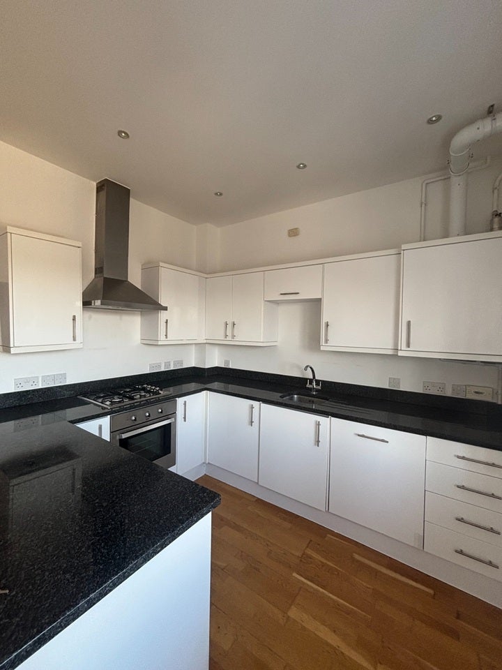 Flat Lansdowne Place in Greater London