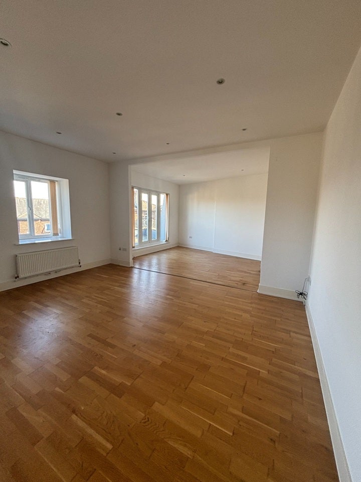 Flat Lansdowne Place in Greater London