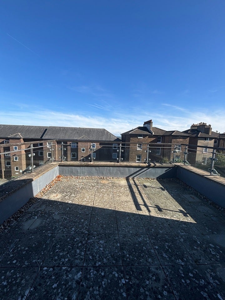 Flat Lansdowne Place in Greater London