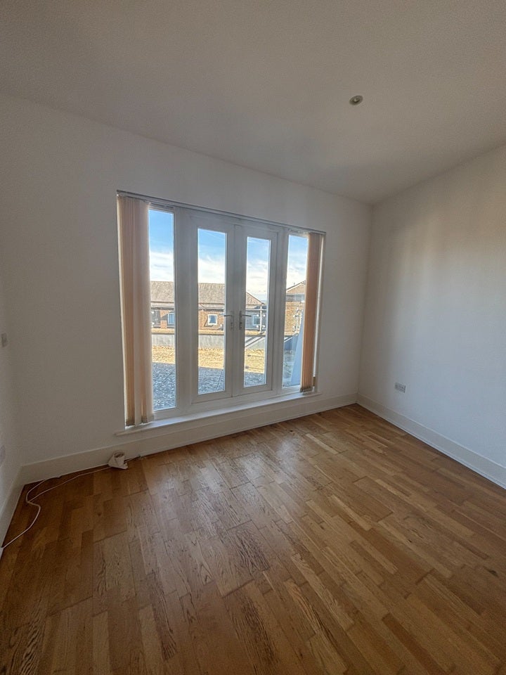 Flat Lansdowne Place in Greater London