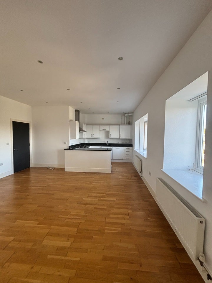 Flat Lansdowne Place in Greater London