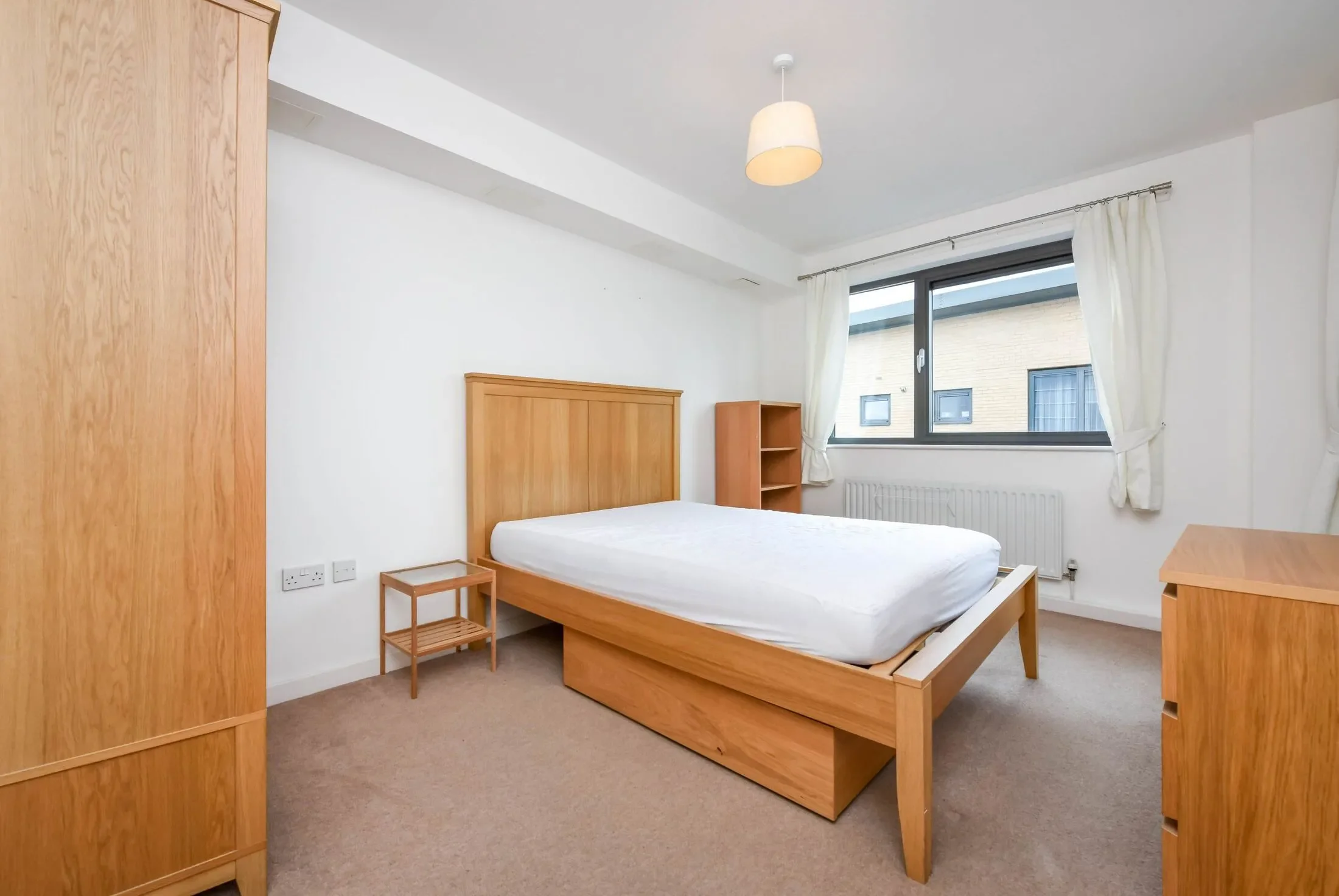 Flat Watney Street in Greater London