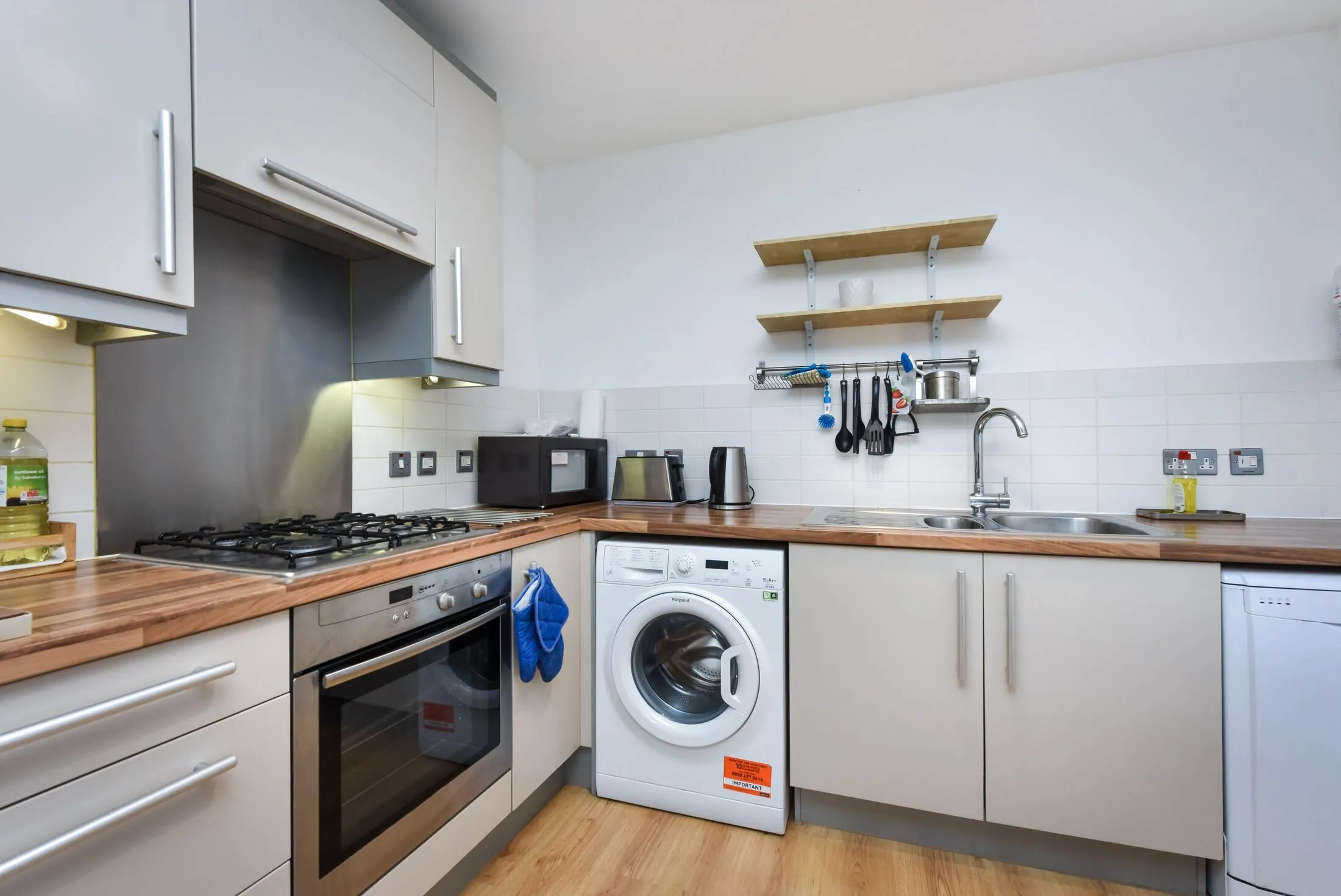 Flat Watney Street in Greater London