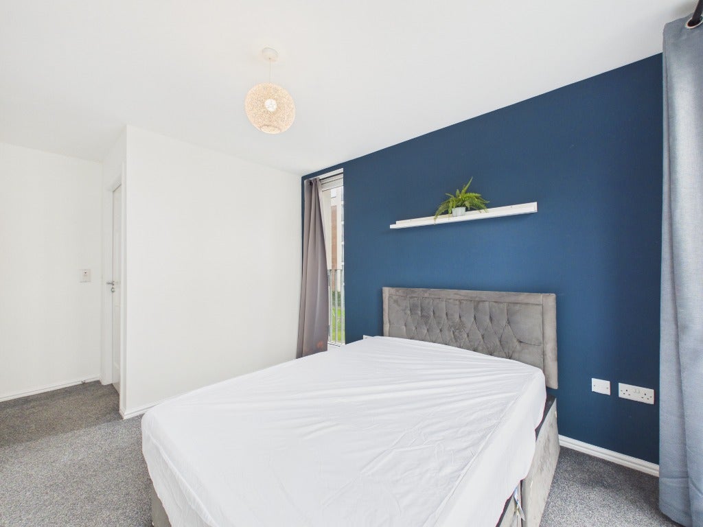 Flat Royston Mains Crescent in City of Edinburgh