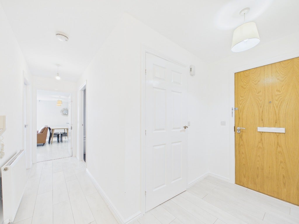 Flat Royston Mains Crescent in City of Edinburgh