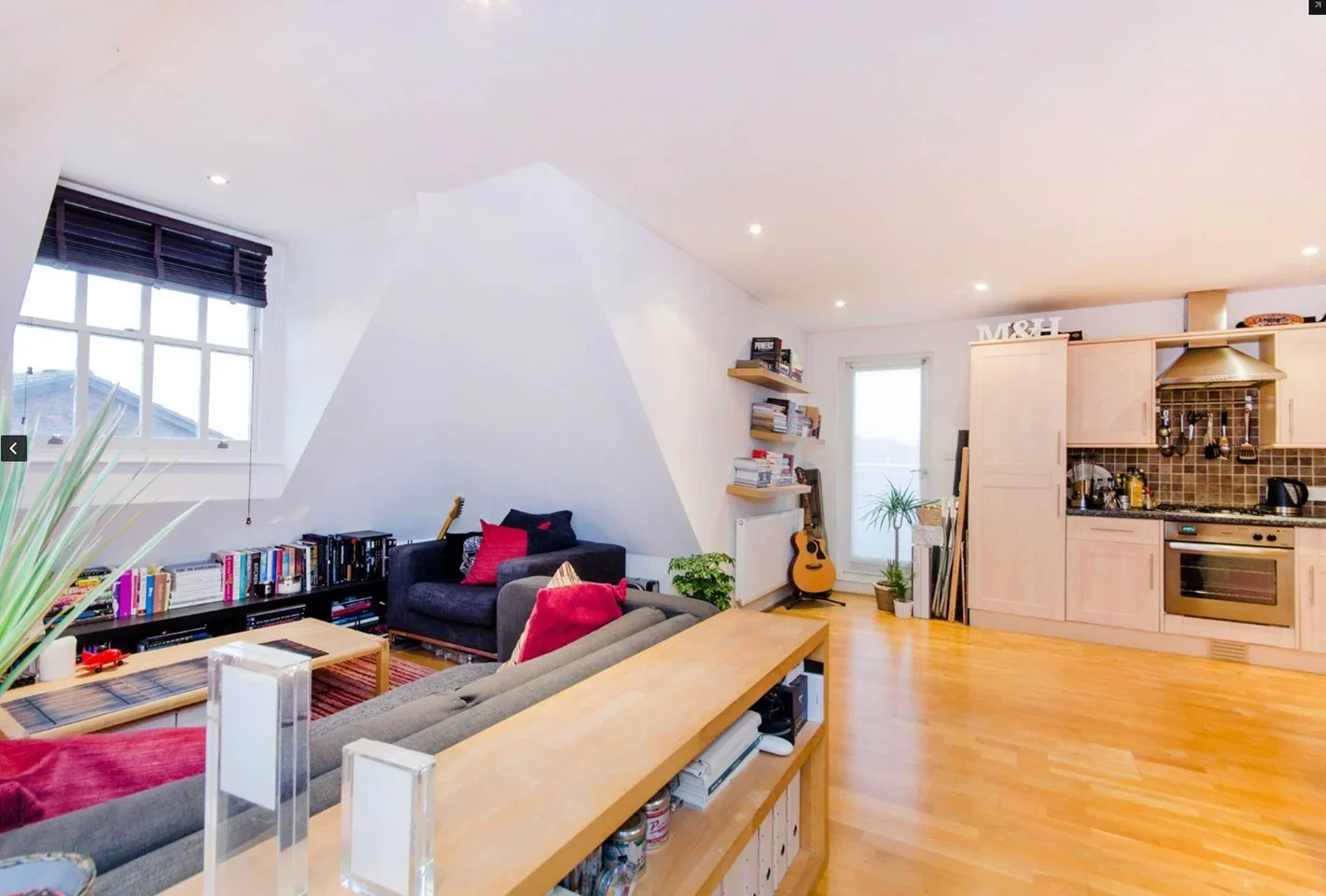 Flat Streatham High Road in Greater London