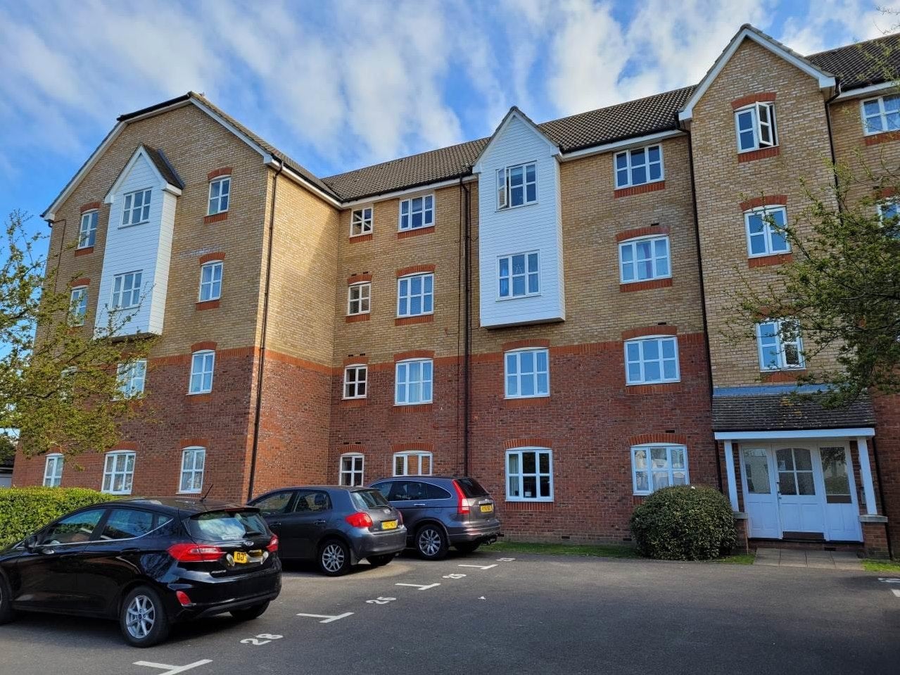 Flat Friarscroft Way in Aylesbury