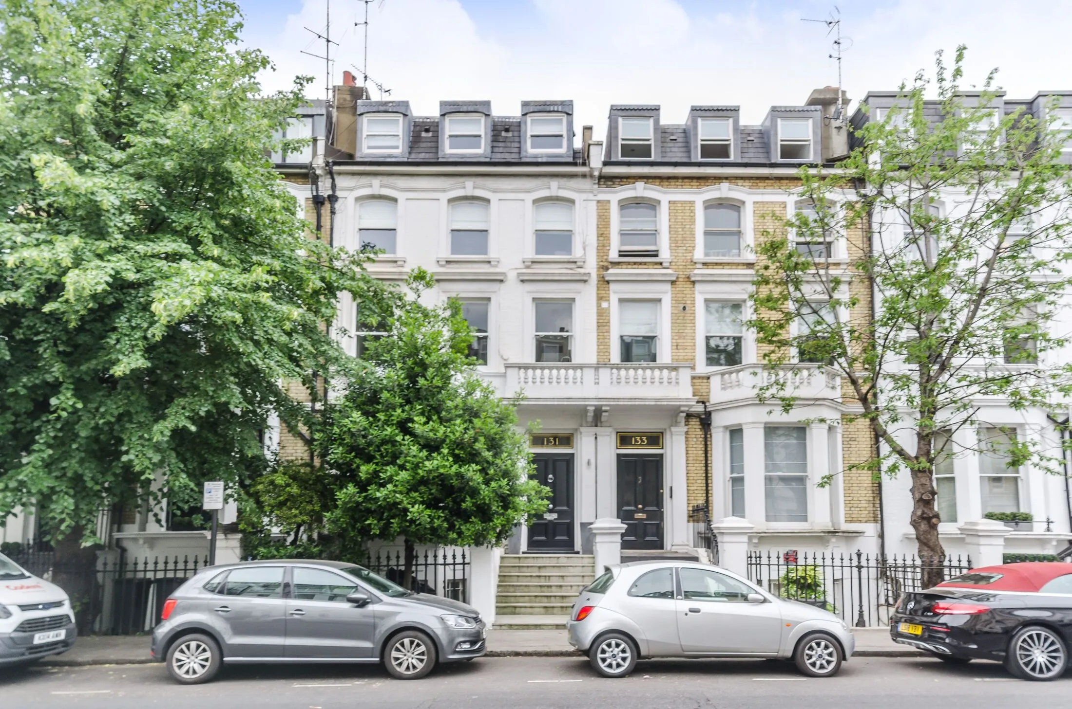 Flat Henniker Mews in Greater London