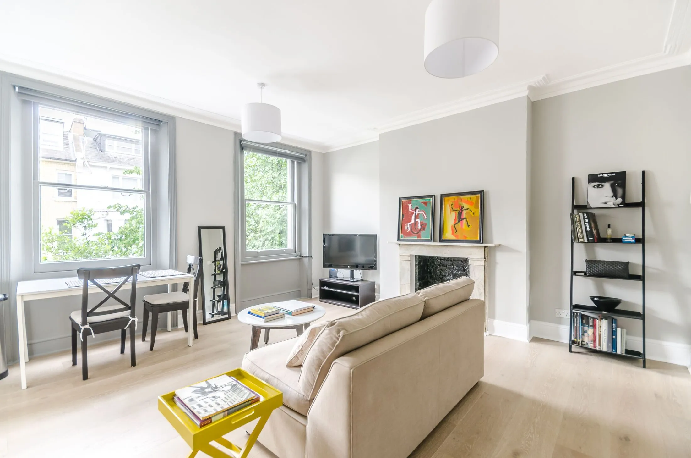 Flat Henniker Mews in Greater London