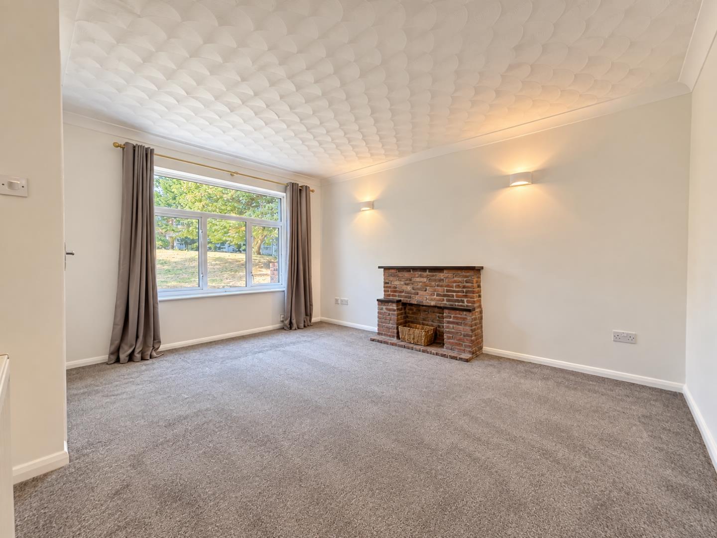 House Coltsfoot Drive in Havant