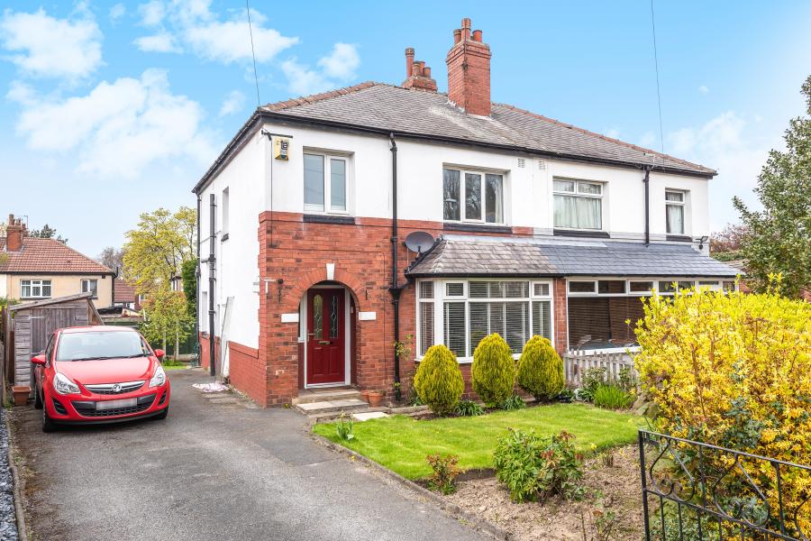 House Woodliffe Crescent in Leeds