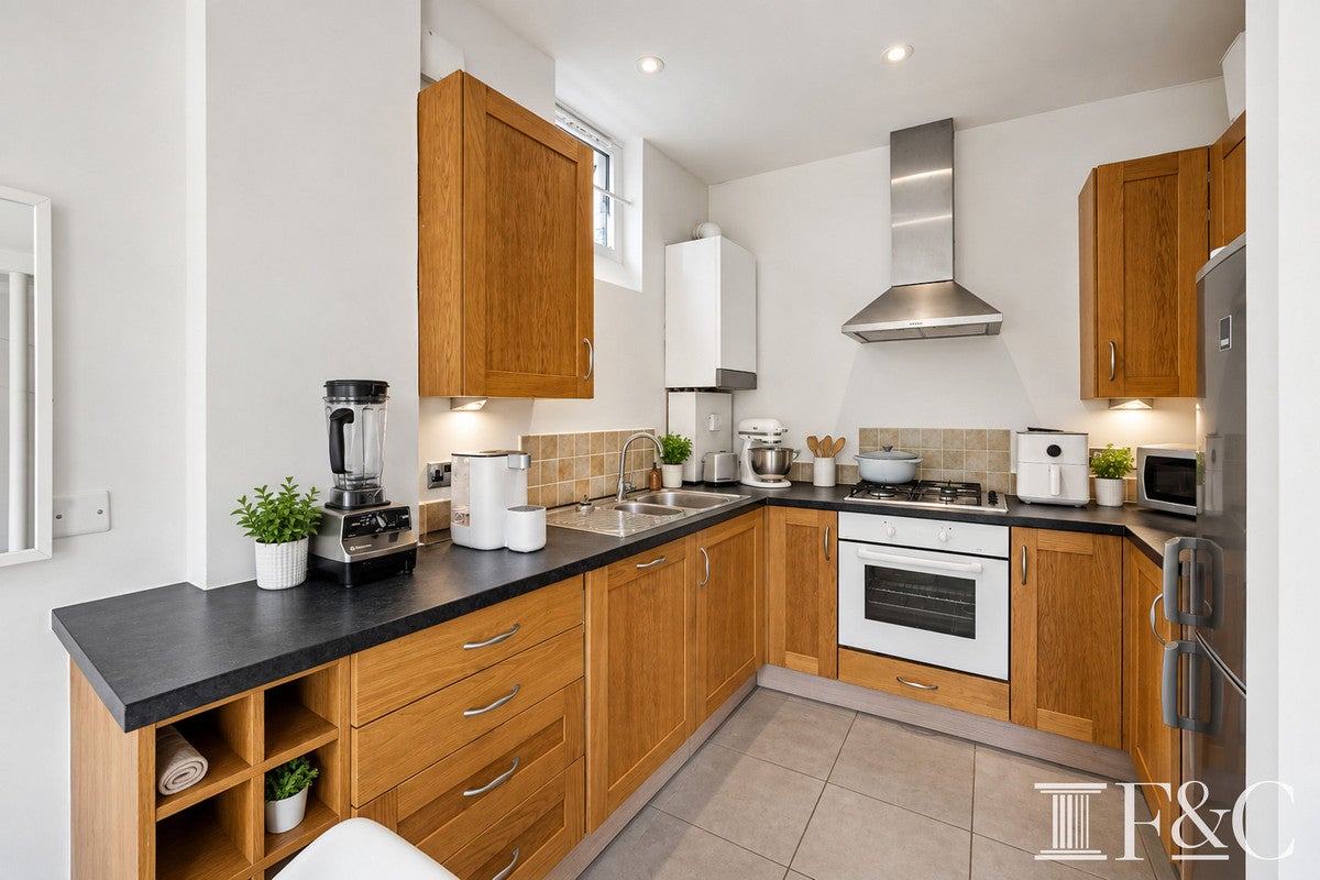Flat Castelnau in Greater London