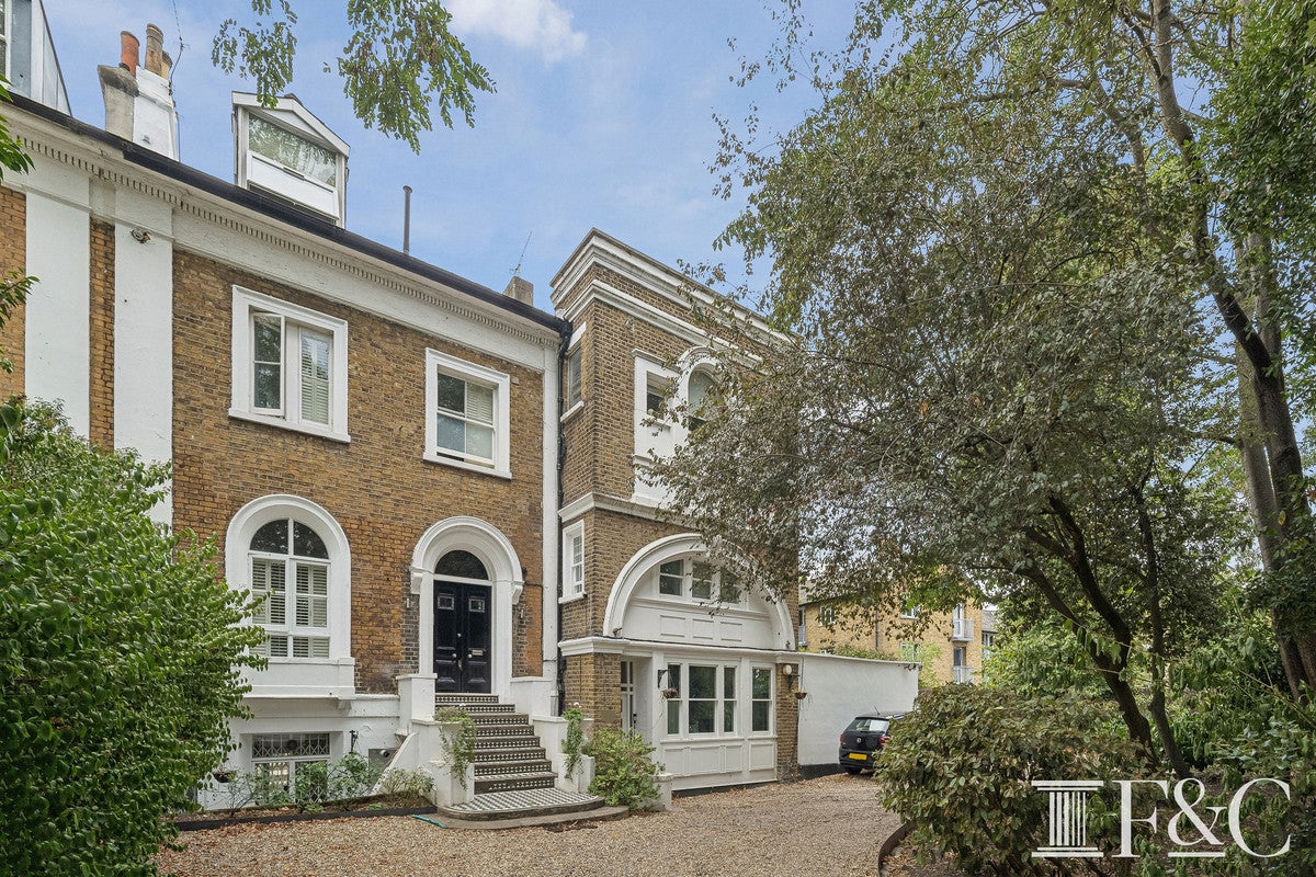 Flat Castelnau in Greater London