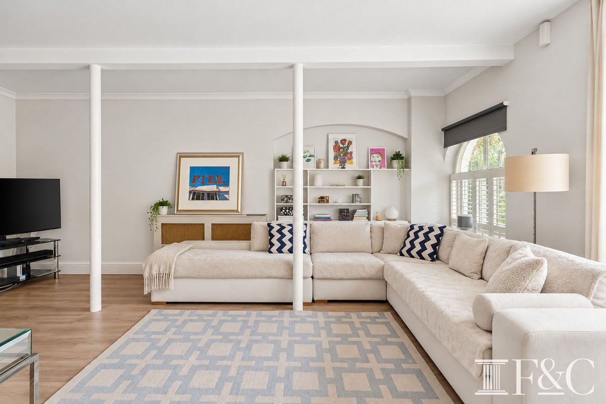 Flat Castelnau in Greater London