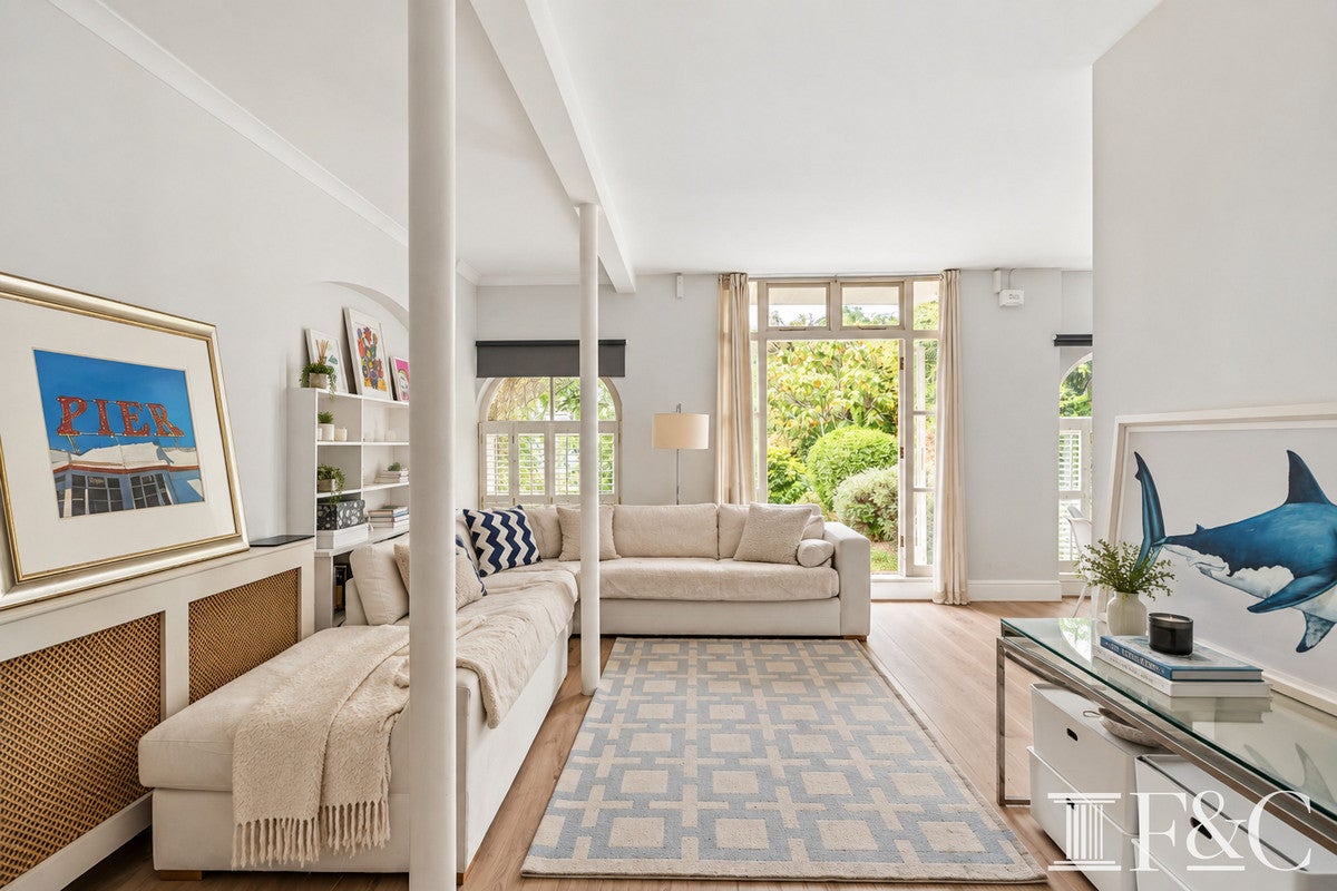 Flat Castelnau in Greater London