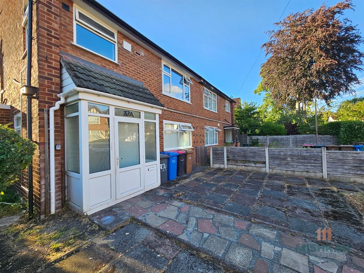 Flat Brantwood Road in Salford