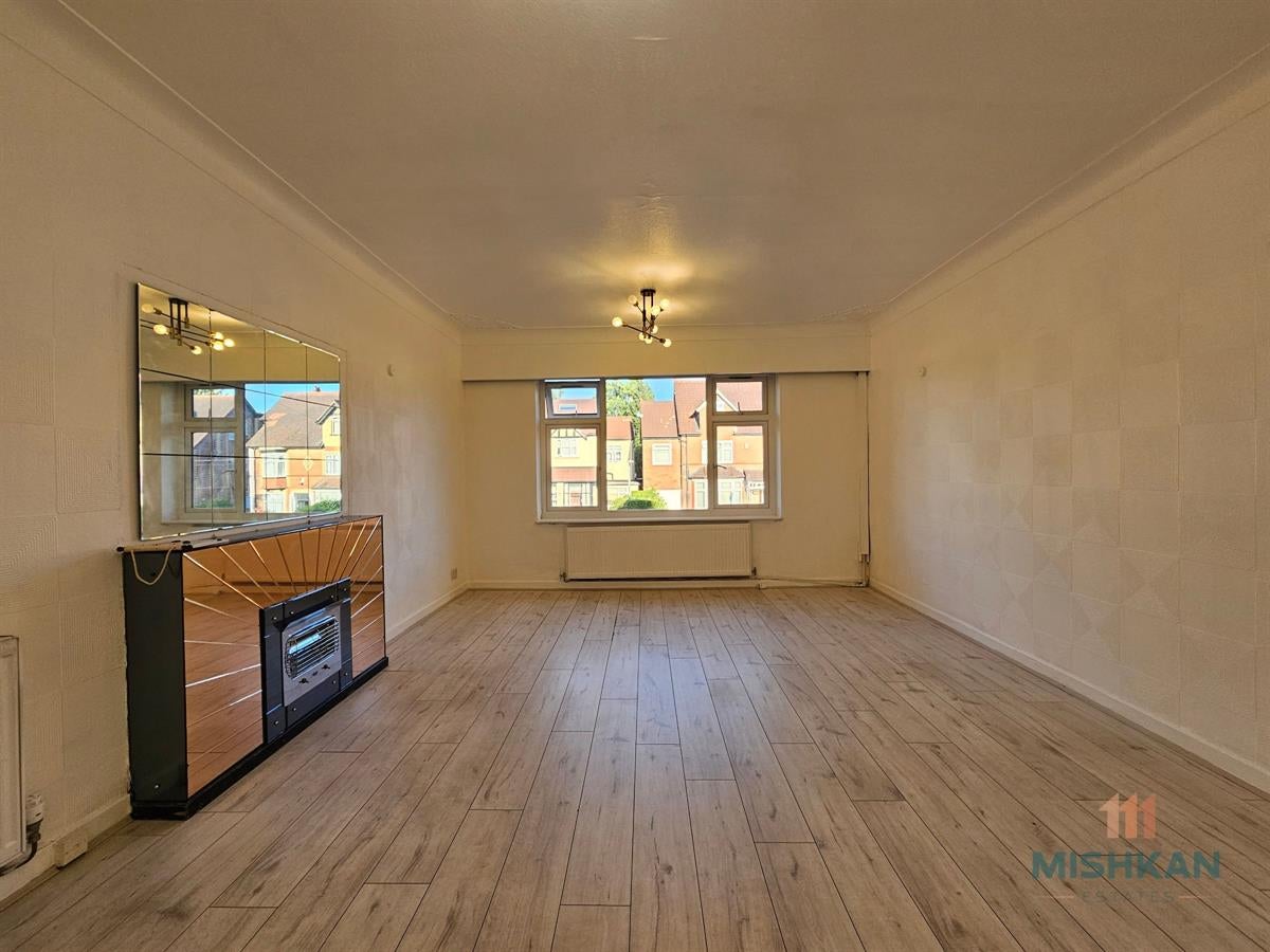 Flat Brantwood Road in Salford