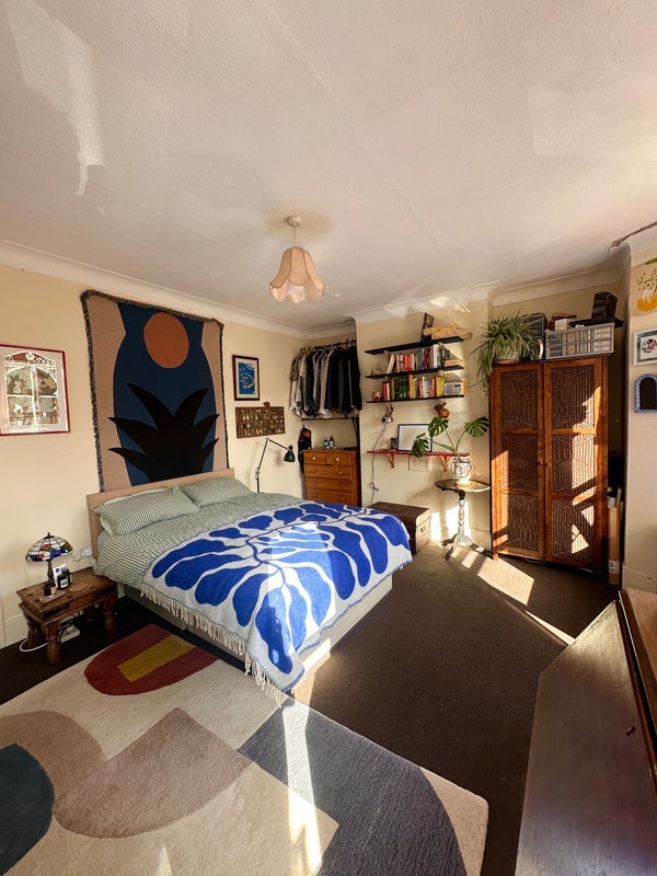 Room Harlescott Road in Greater London