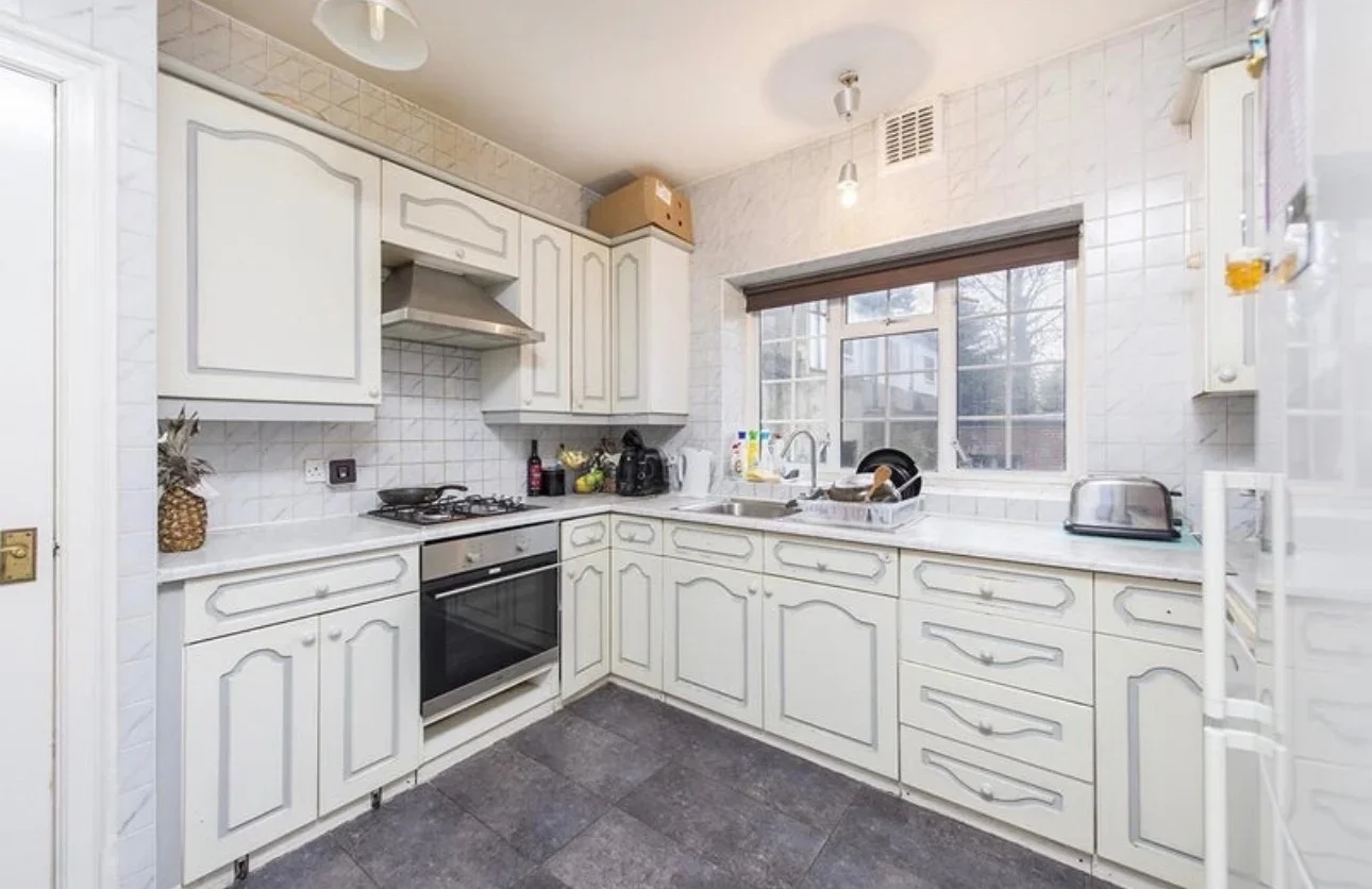 Room Watford Way in Greater London
