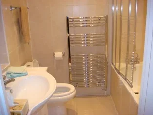 Room Watford Way in Greater London