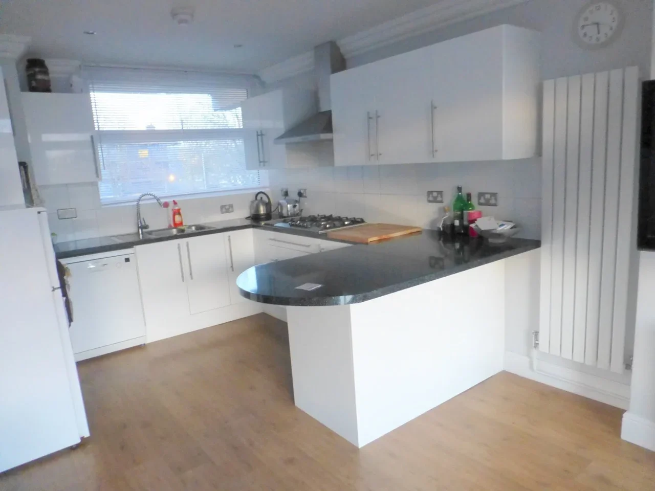 Flat Westbridge Road in Greater London