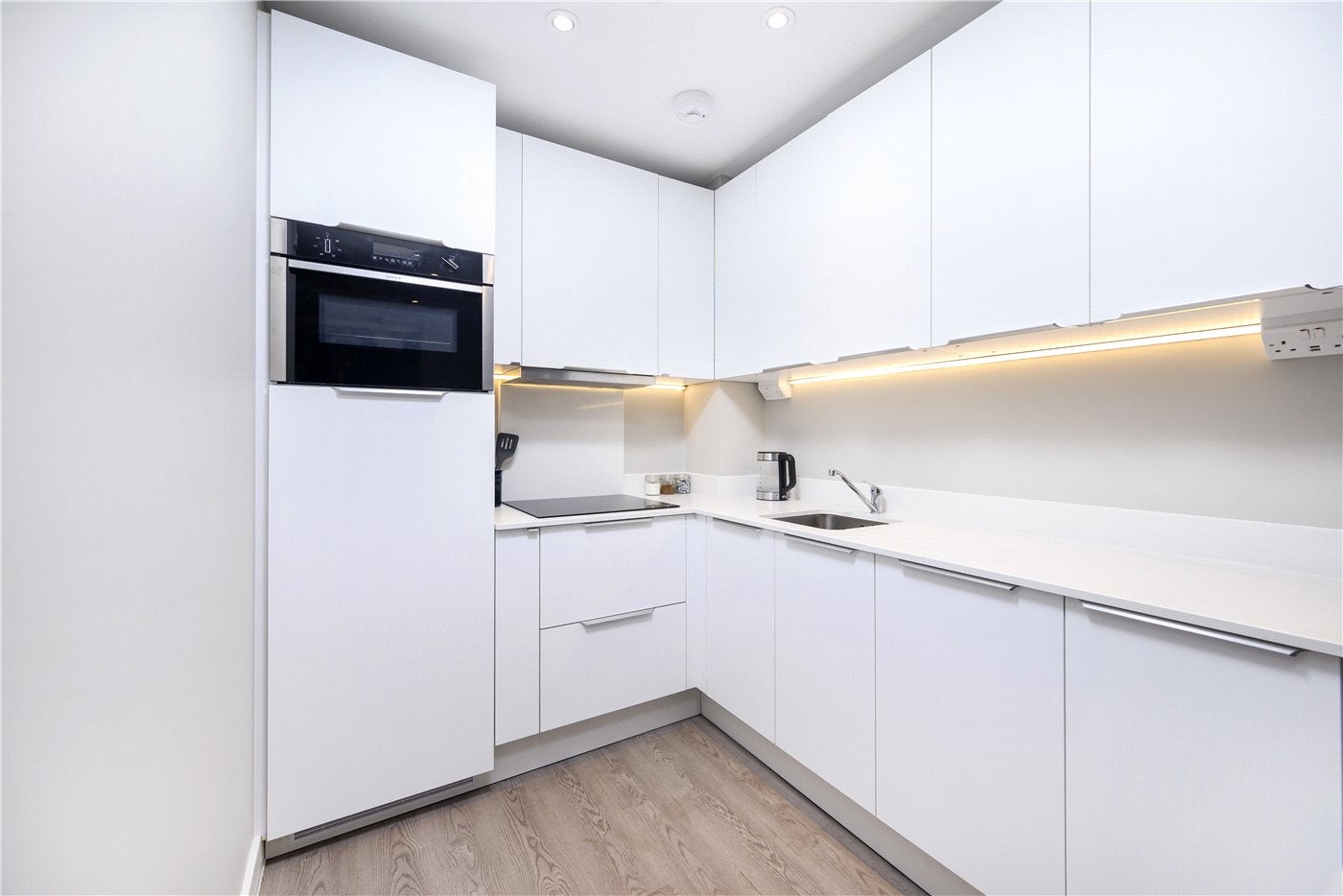 Flat Lampton Road in Greater London