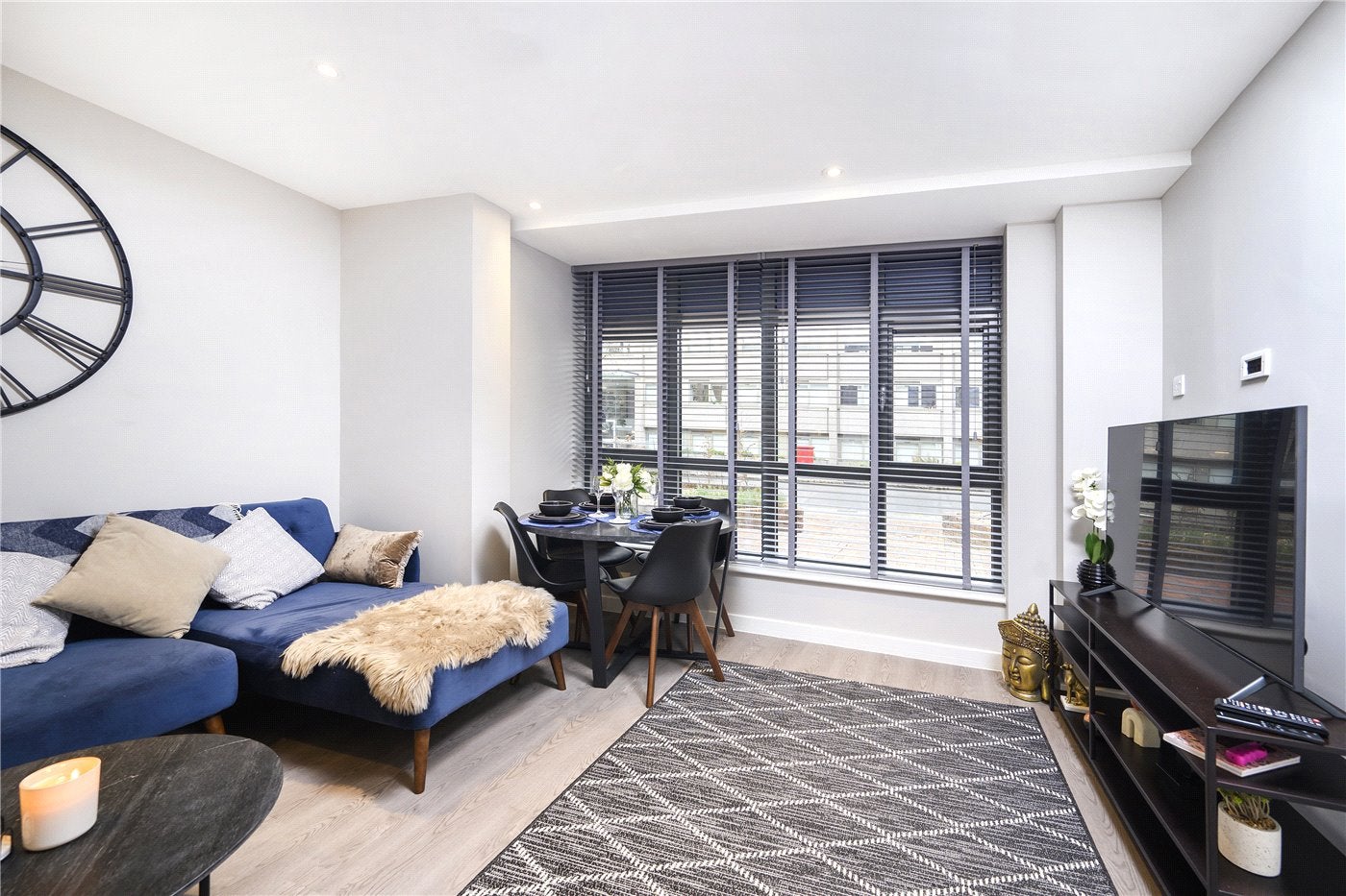 Flat Lampton Road in Greater London