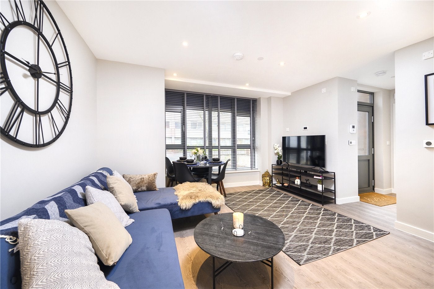 Flat Lampton Road in Greater London