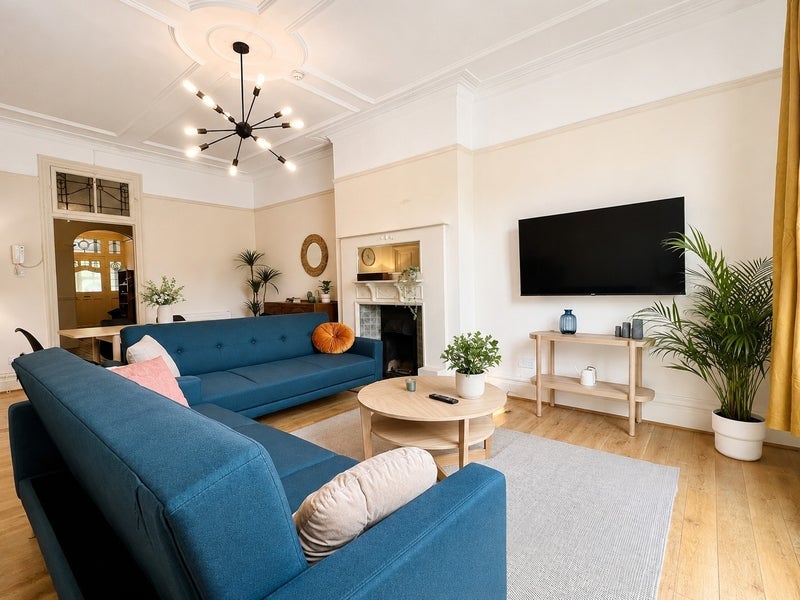 Room Oakley Avenue in Greater London