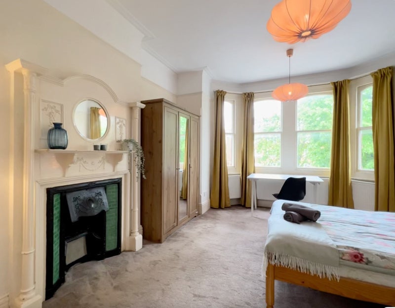 Room Oakley Avenue in Greater London