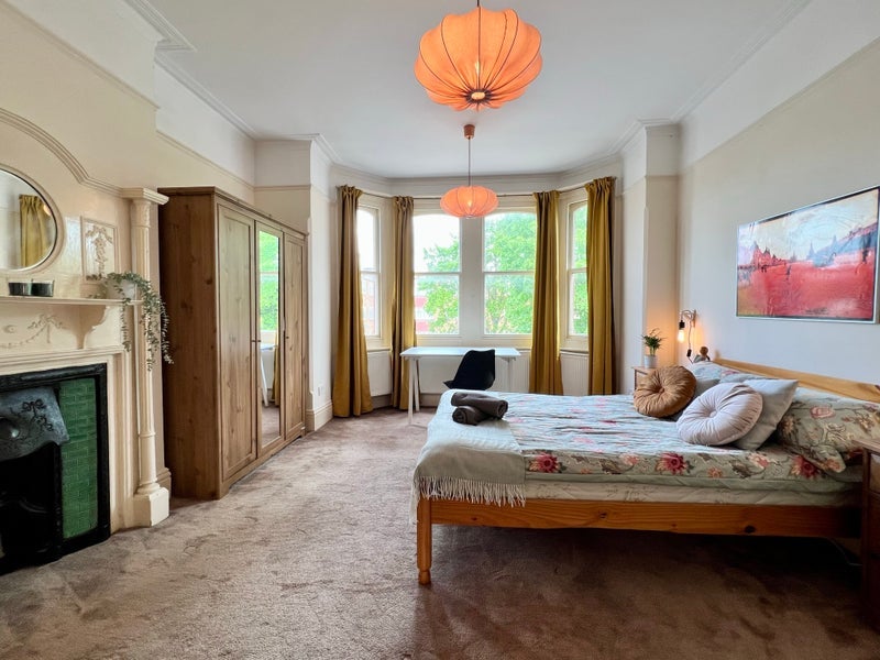 Room Oakley Avenue in Greater London