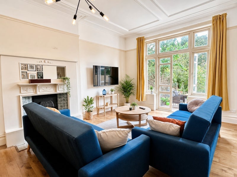 Room Oakley Avenue in Greater London