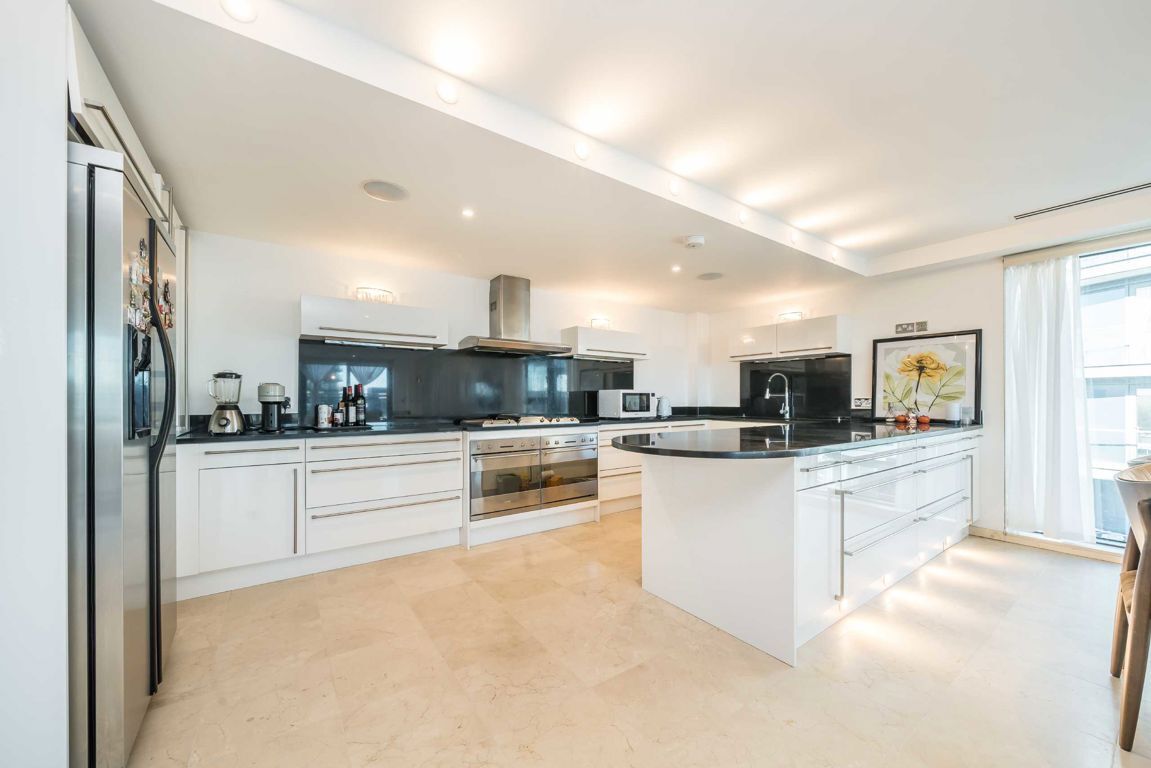 Flat Millharbour in Greater London