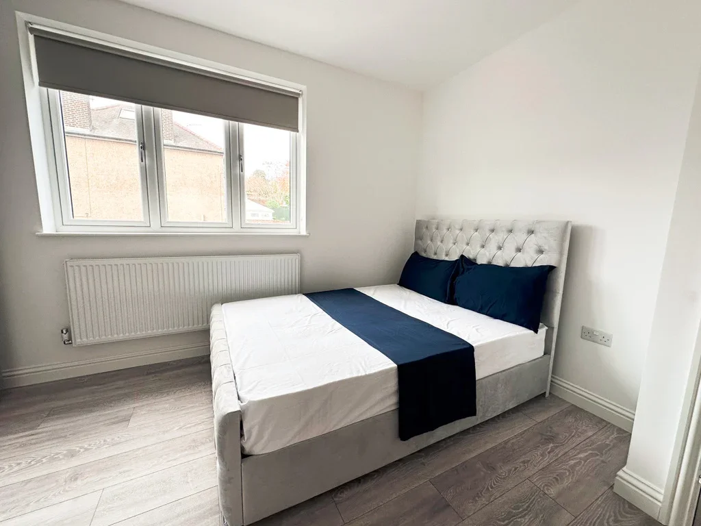Room Dollis Hill Avenue in Greater London
