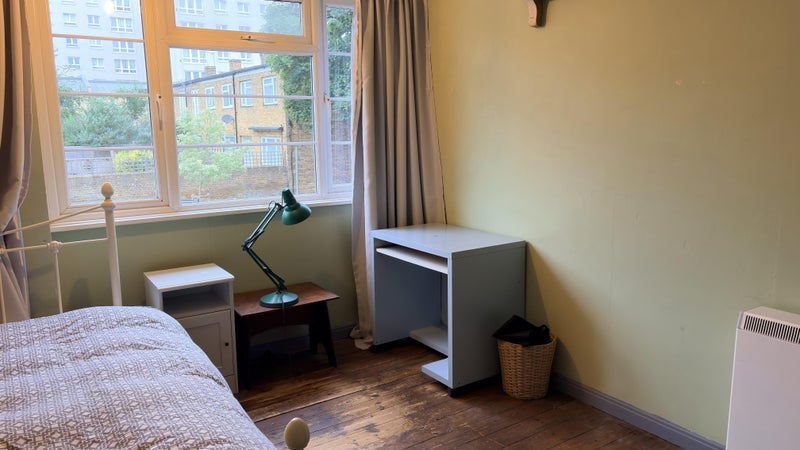 Flat Crownstone Road in Greater London