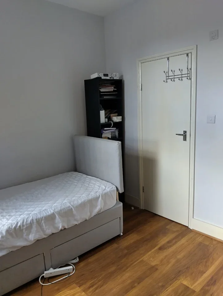 Room Layton Road in Greater London