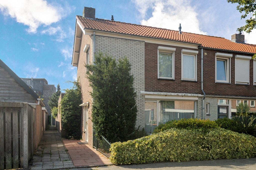 Huis Monseigneur van Hooydonkstraat 13 in Rijen
