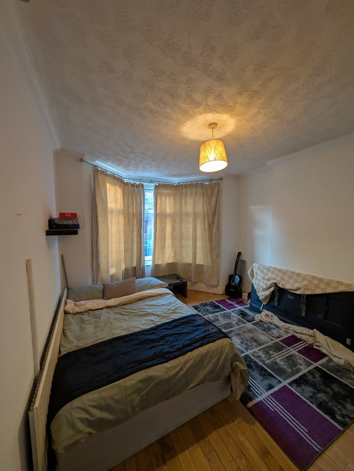 Room Fortescue Road in Greater London