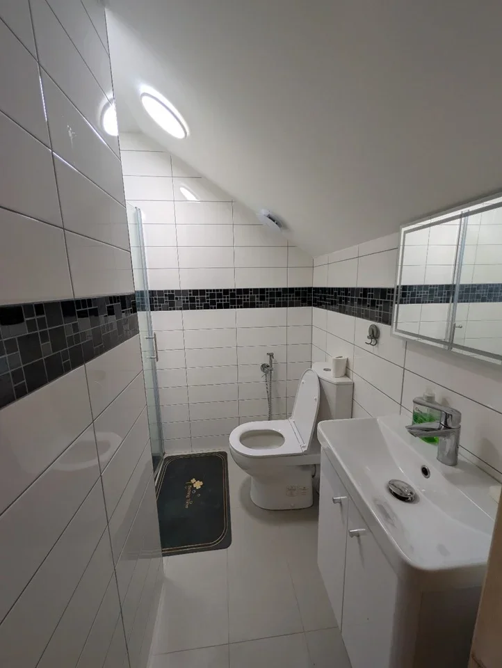 Room Fortescue Road in Greater London