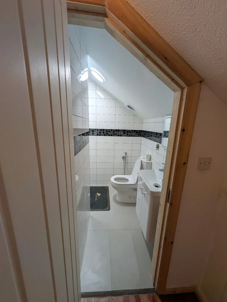 Room Fortescue Road in Greater London