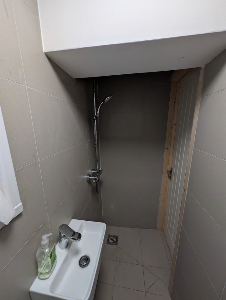 Room Fortescue Road in Greater London
