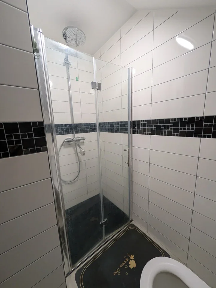 Room Fortescue Road in Greater London