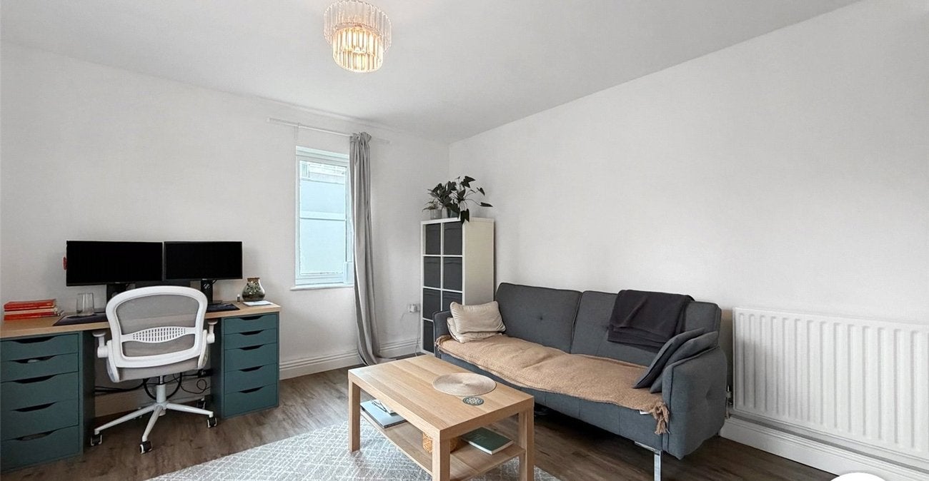 Flat Glyndon Road in Greater London