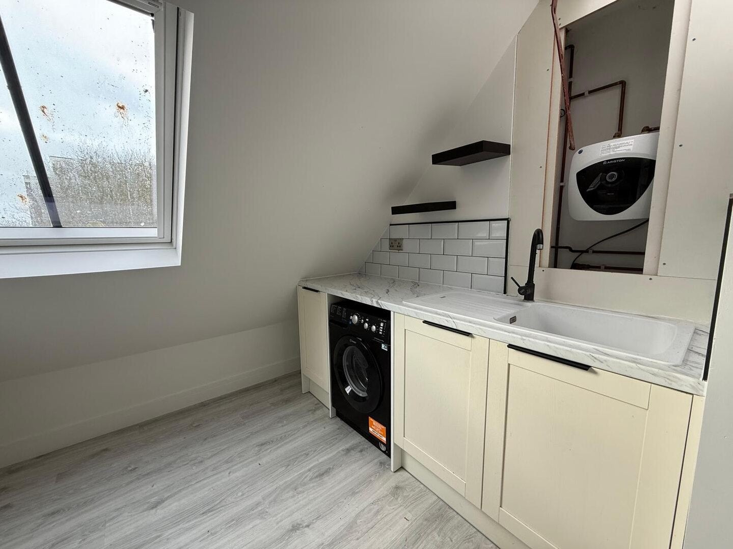 Flat Bouverie Road West in Folkestone and Hythe District