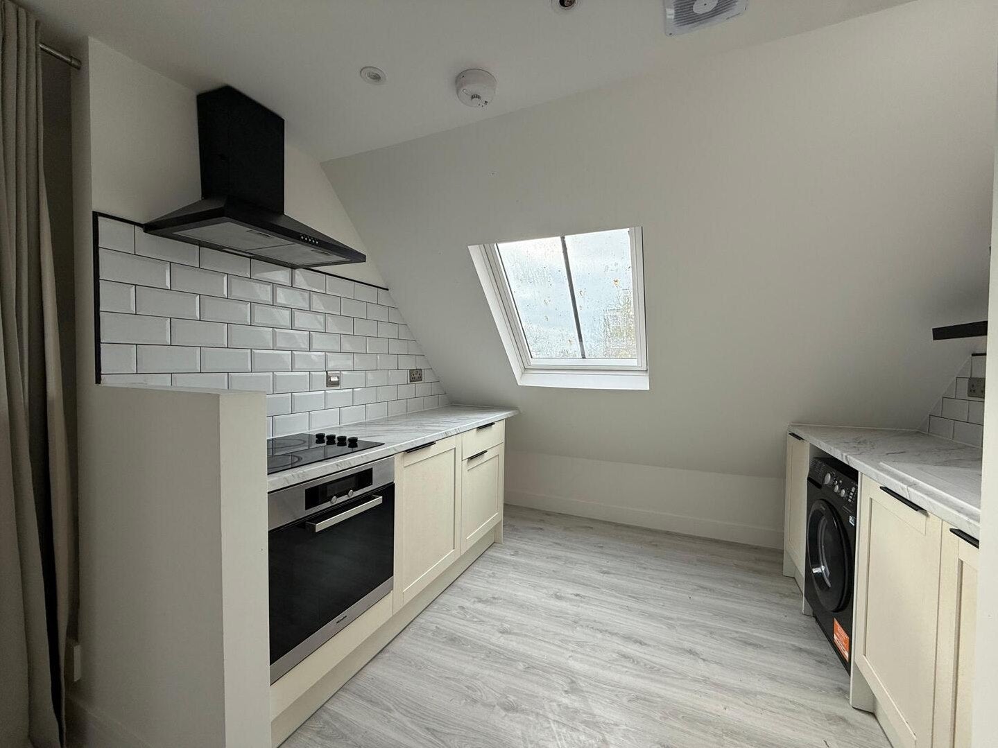 Flat Bouverie Road West in Folkestone and Hythe District