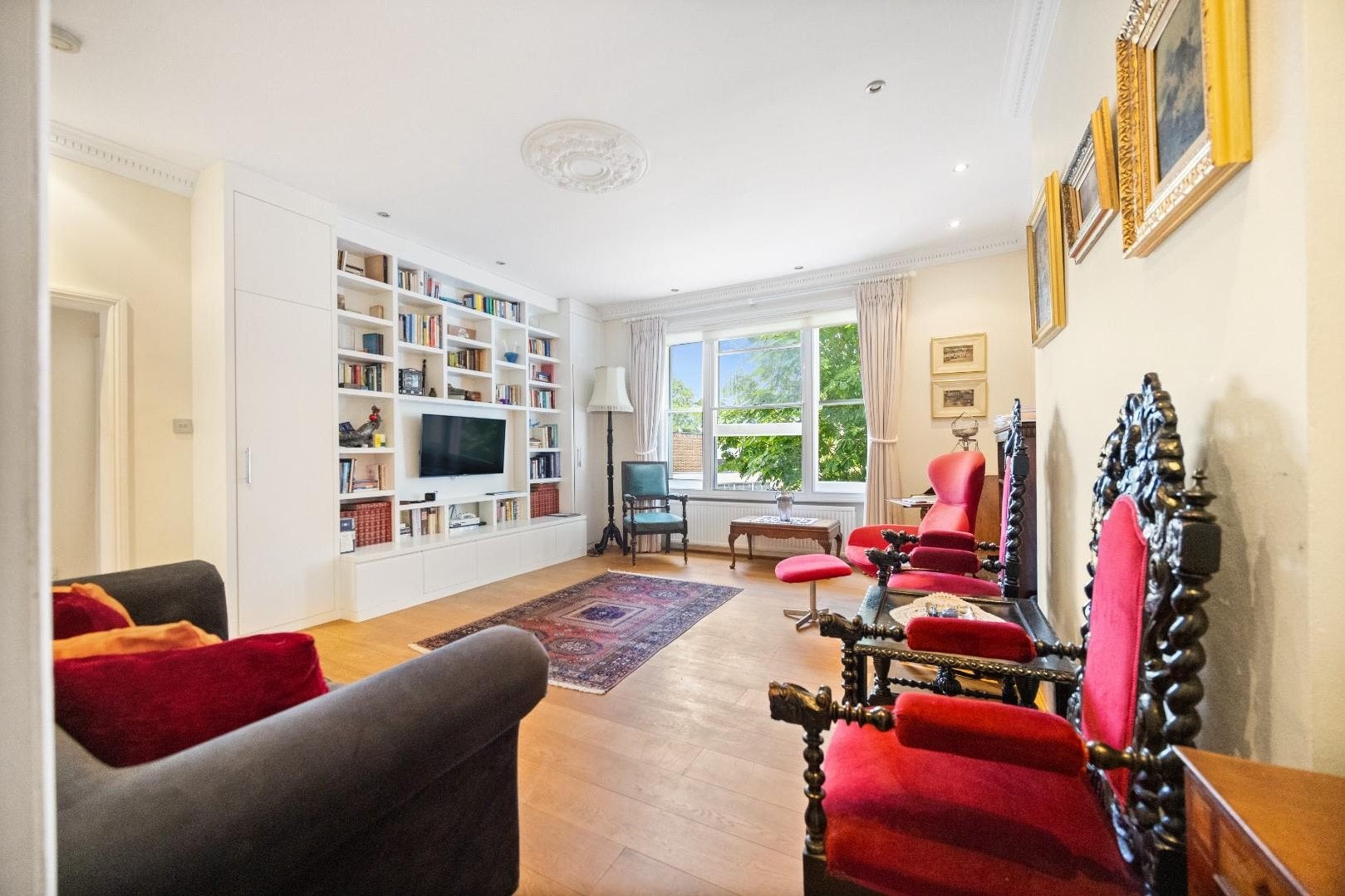 Flat Belsize Square in Greater London