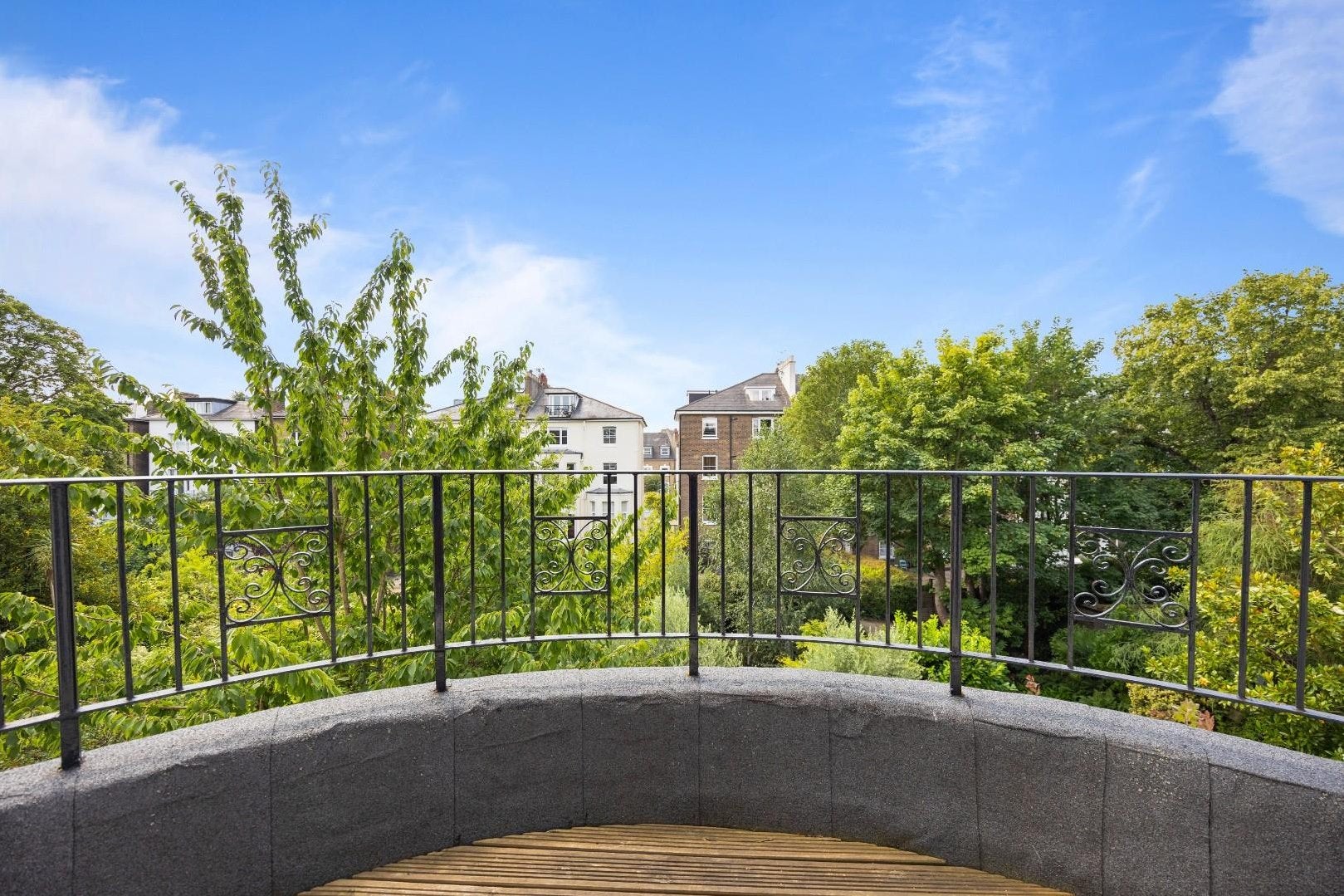 Flat Belsize Square in Greater London