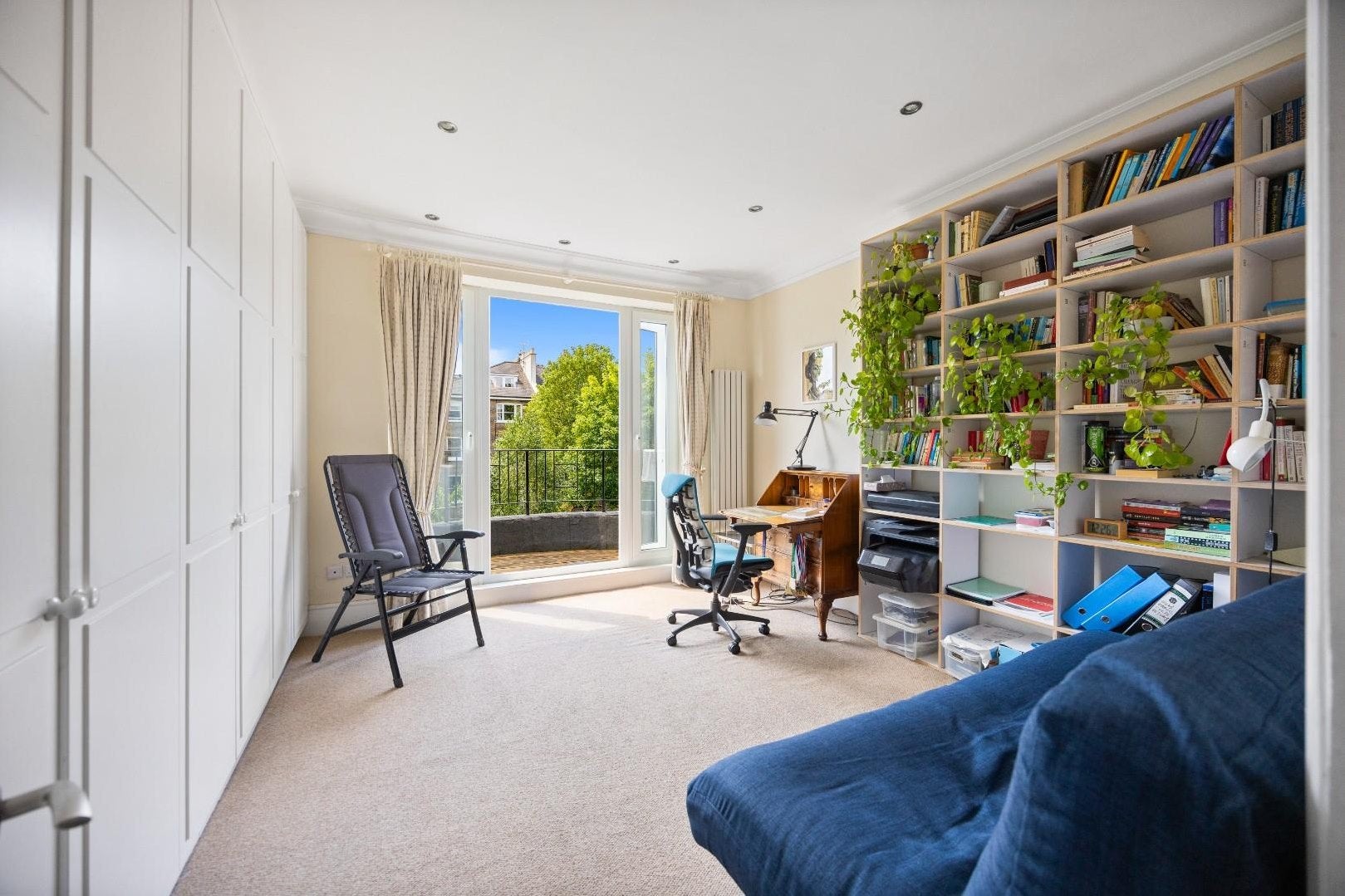 Flat Belsize Square in Greater London